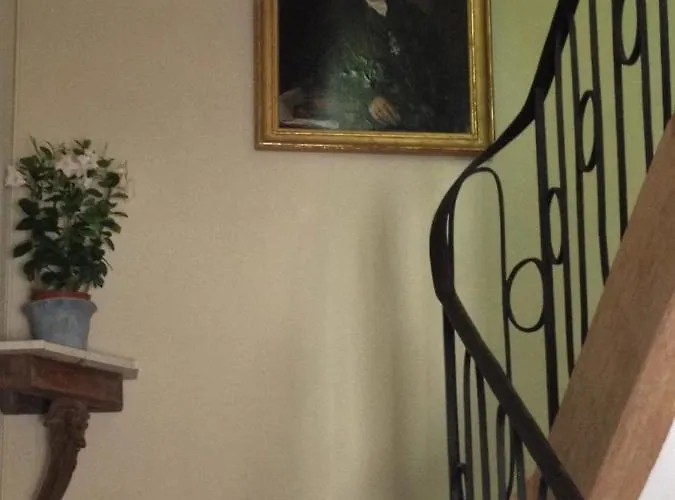 Le Grand Arbre Bed & Breakfast 3*